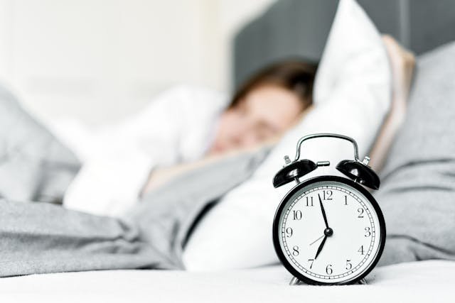 Read more about the article Sleep Calculator — Best Bedtimes & Wake Times (90-min Cycles)