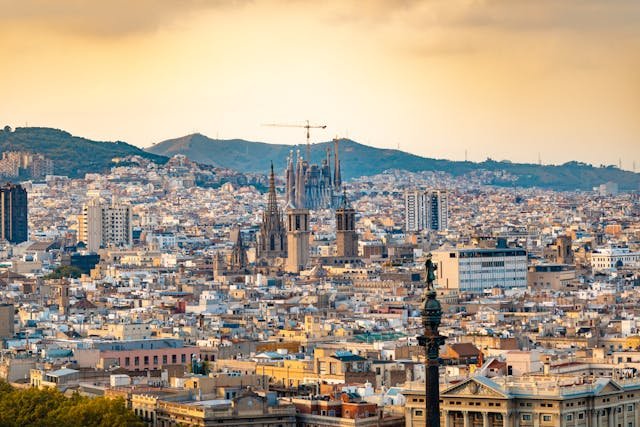 Read more about the article Barcelona: The Ultimate 2025 Guide — Things to Do, Famous Places, Self-Guided Activities & FAQs