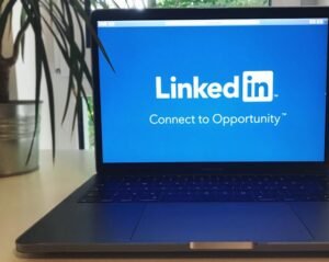 Read more about the article Best Tools & Strategies for a Brief LinkedIn Headline Maker That Drives Profile Views & Opportunities