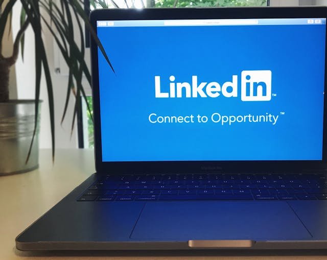 LinkedIn Headline Maker